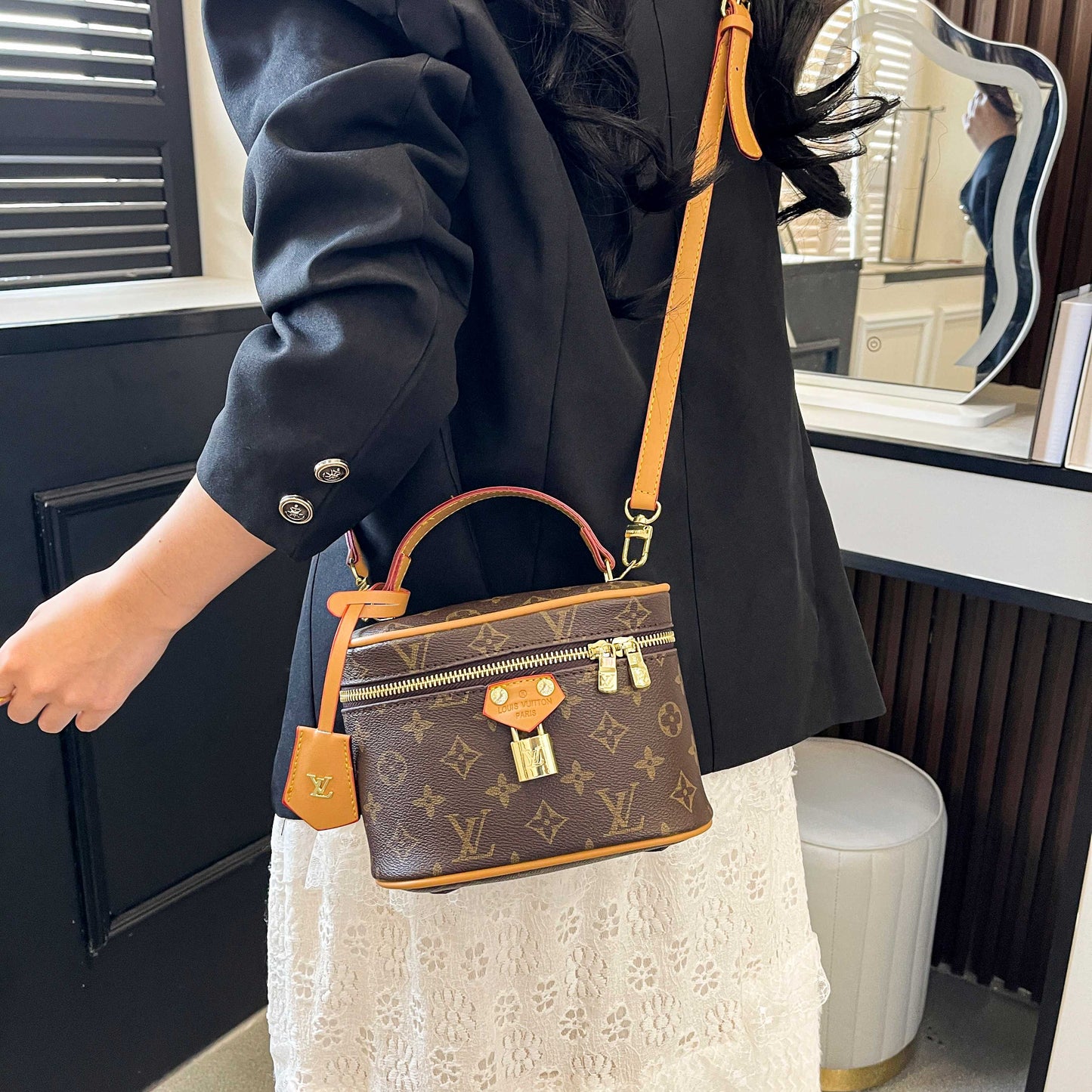 Vintage-Inspired Box hand bag – Elegant Monogram Tote Box