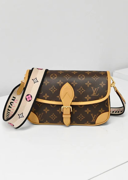 Vintage-Inspired Box Hand bag