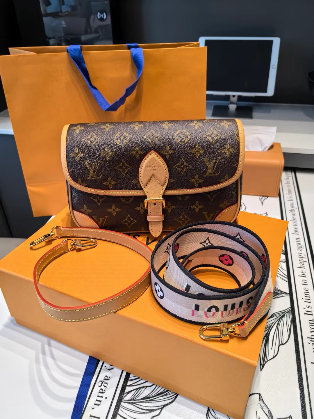 Vintage-Inspired Box Hand bag