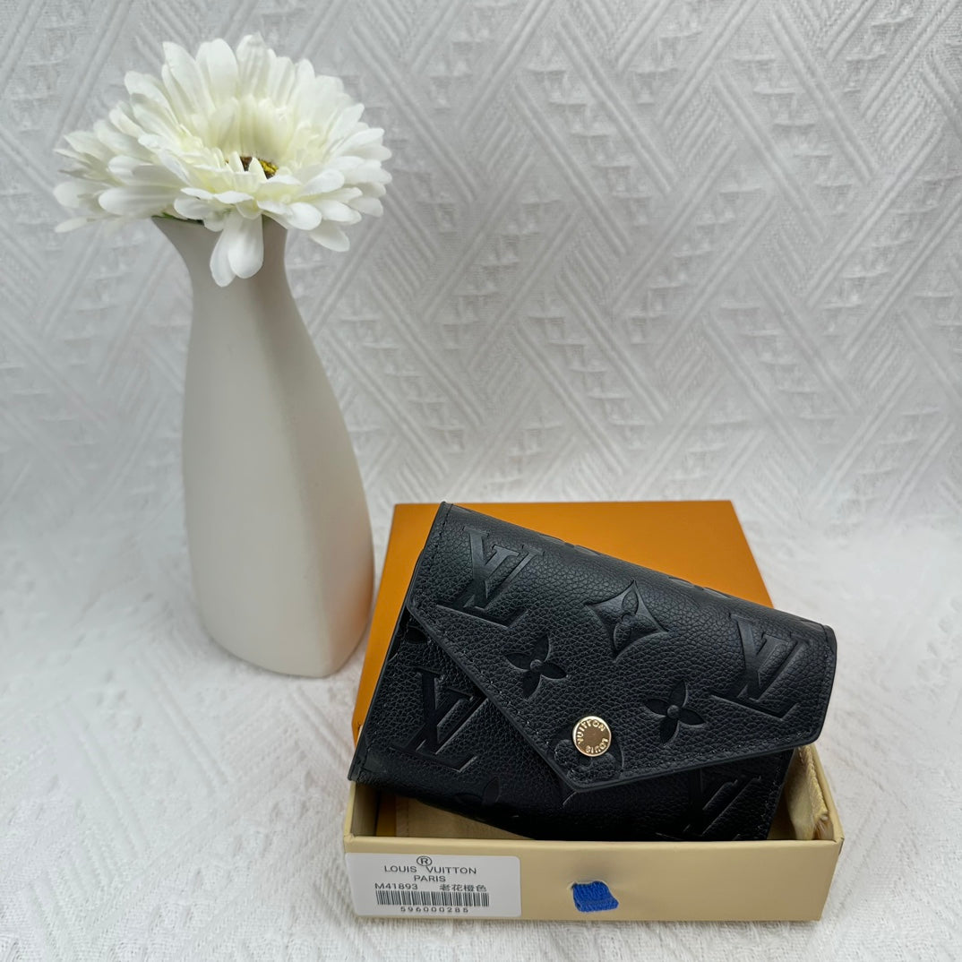 L-Luxurious Fashion Wallet – Sophisticated and Functional