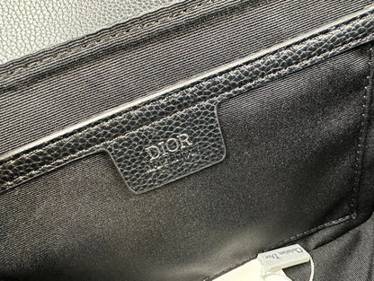 Classic Leather Crossbody Bag – Minimalist Design, Maximum Function