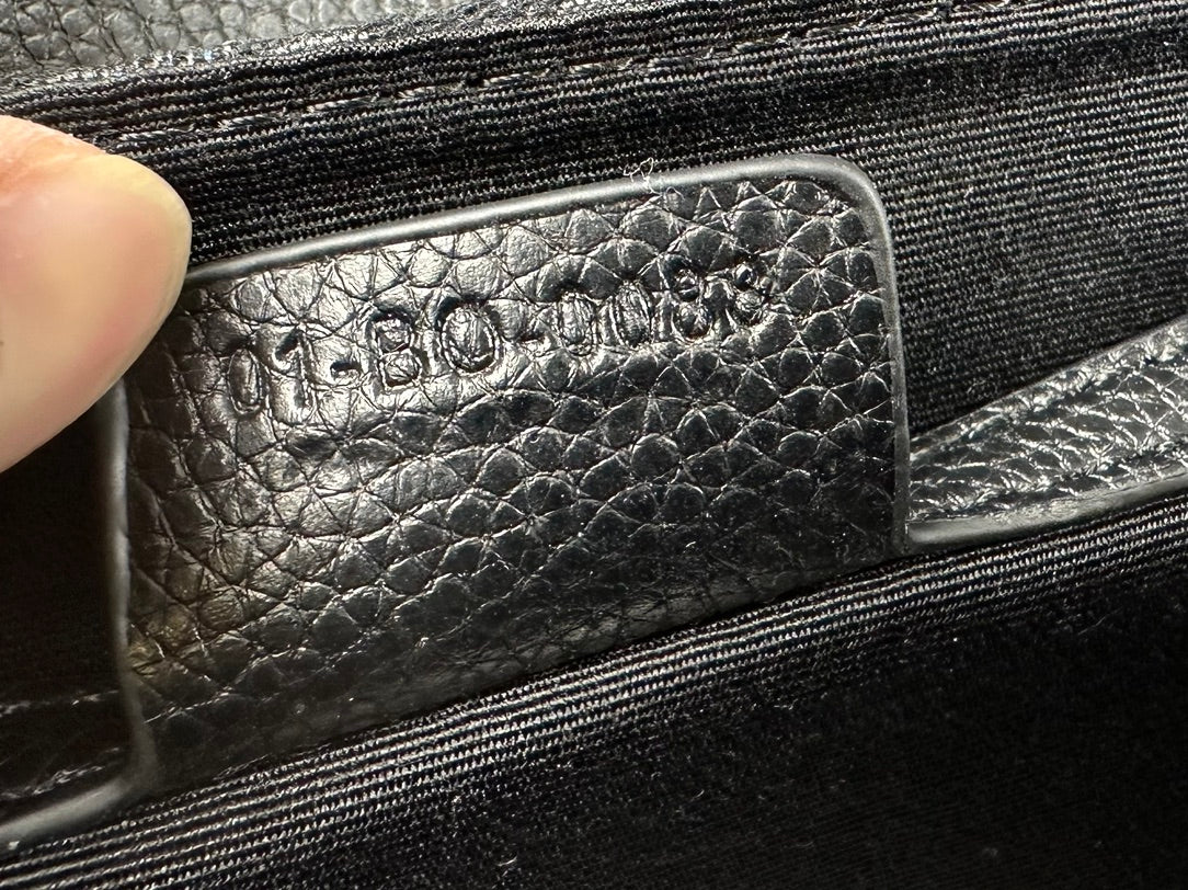 Classic Leather Crossbody Bag – Minimalist Design, Maximum Function