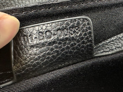 Classic Leather Crossbody Bag – Minimalist Design, Maximum Function