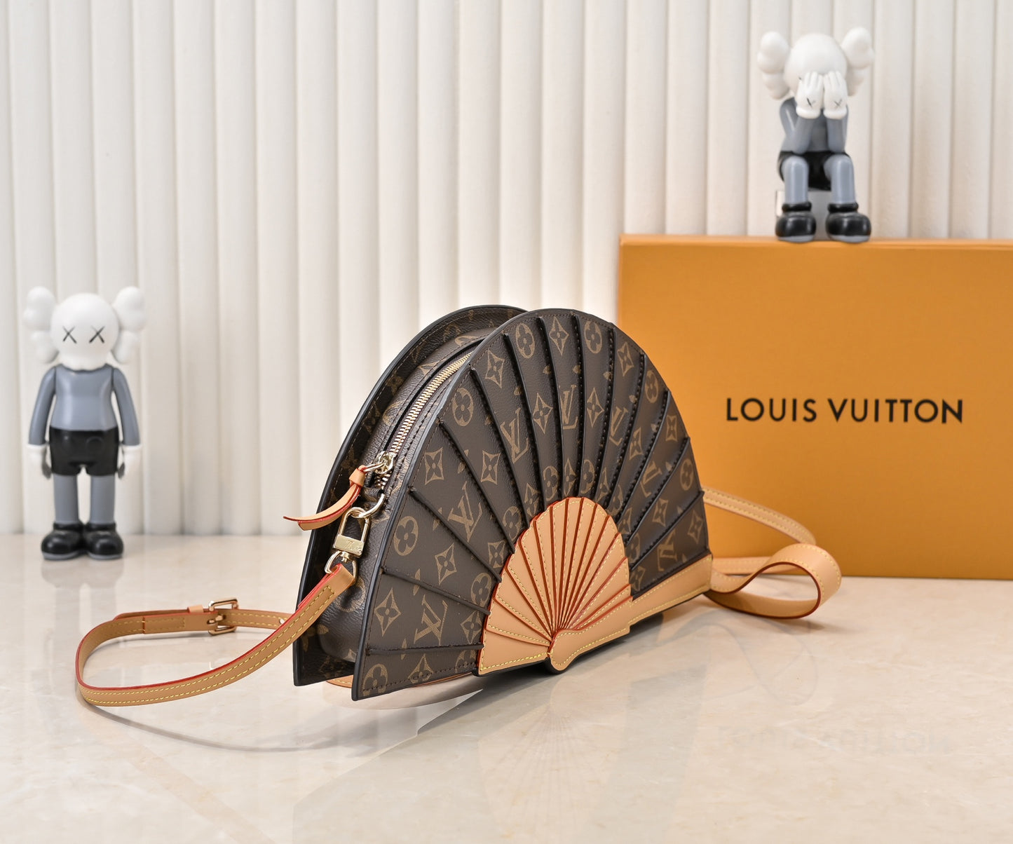 Elegant Fan-Shaped Leather Crossbody Bag