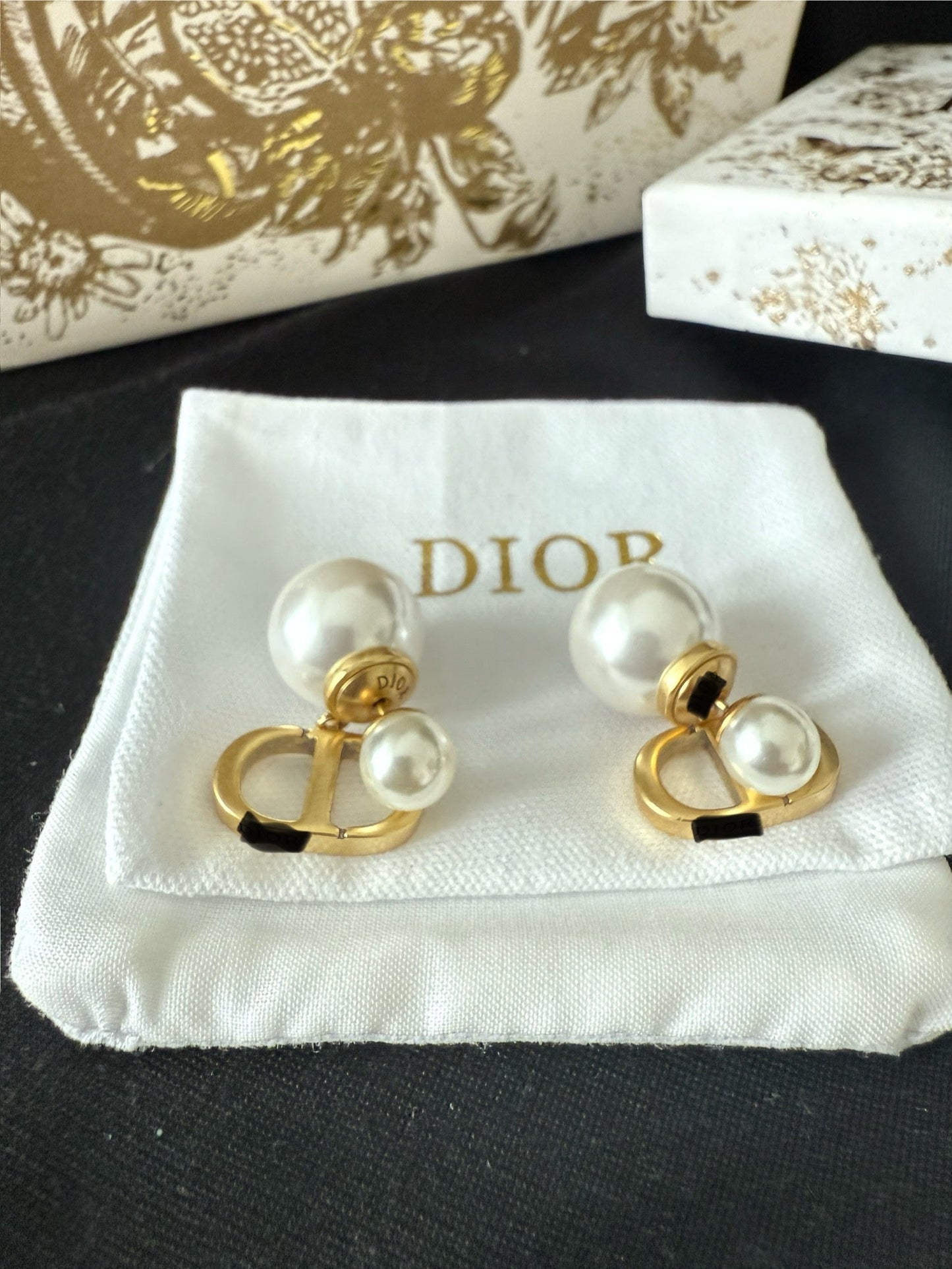 CD logo pearl stud earrings