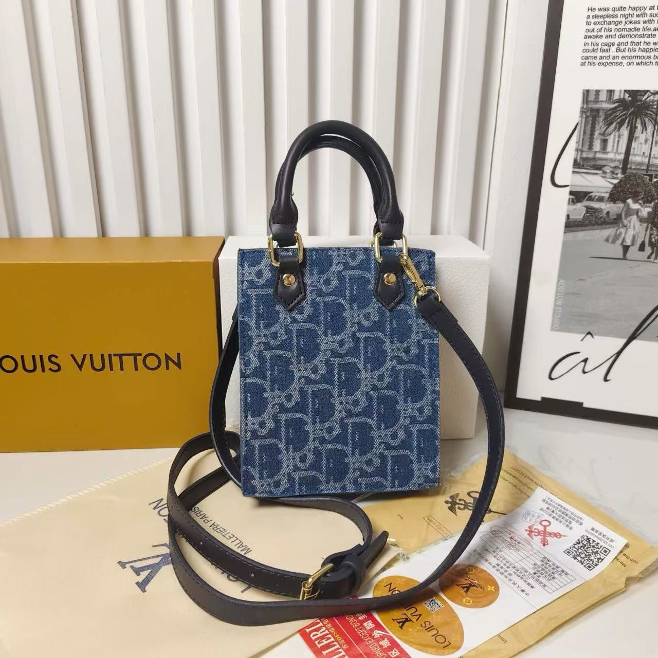 Classic Tote Bag With Crossbody Strap