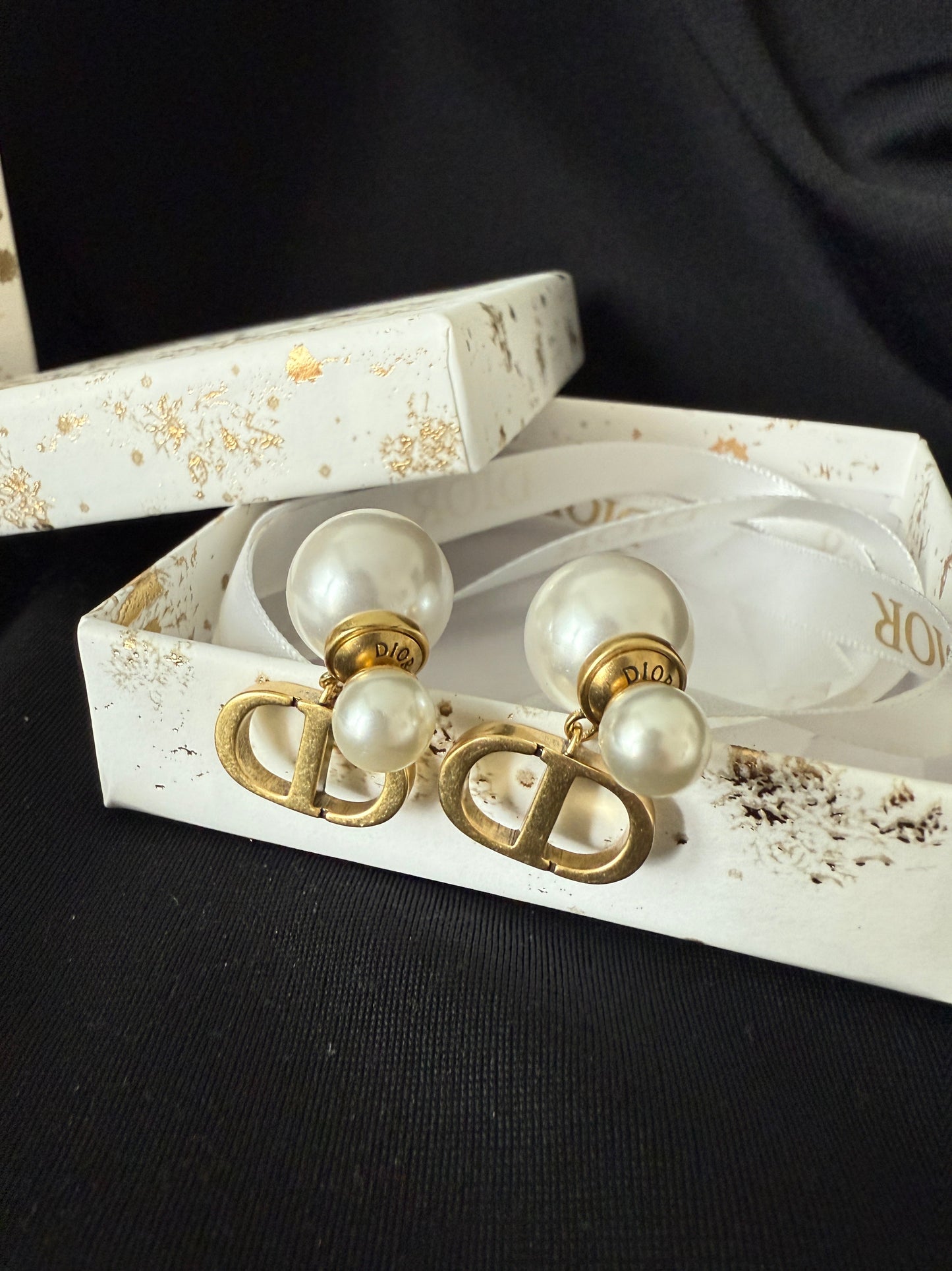 CD logo pearl stud earrings