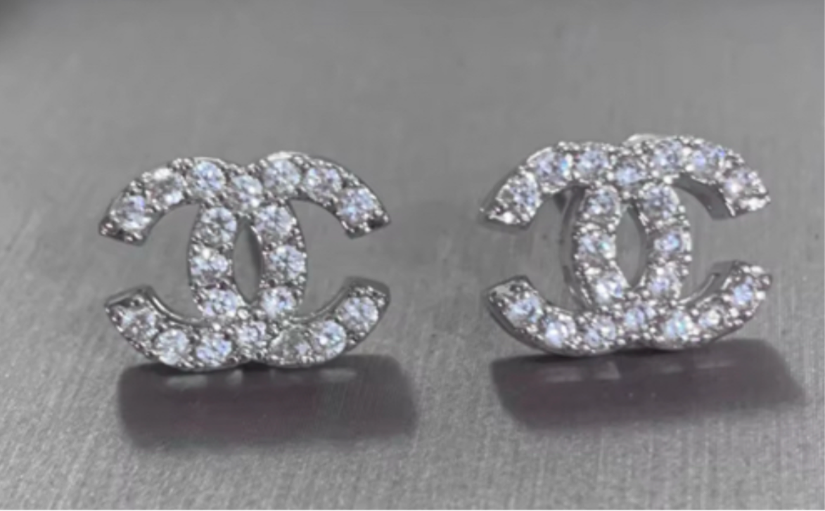 Double c logo stud with zirconia gold tone