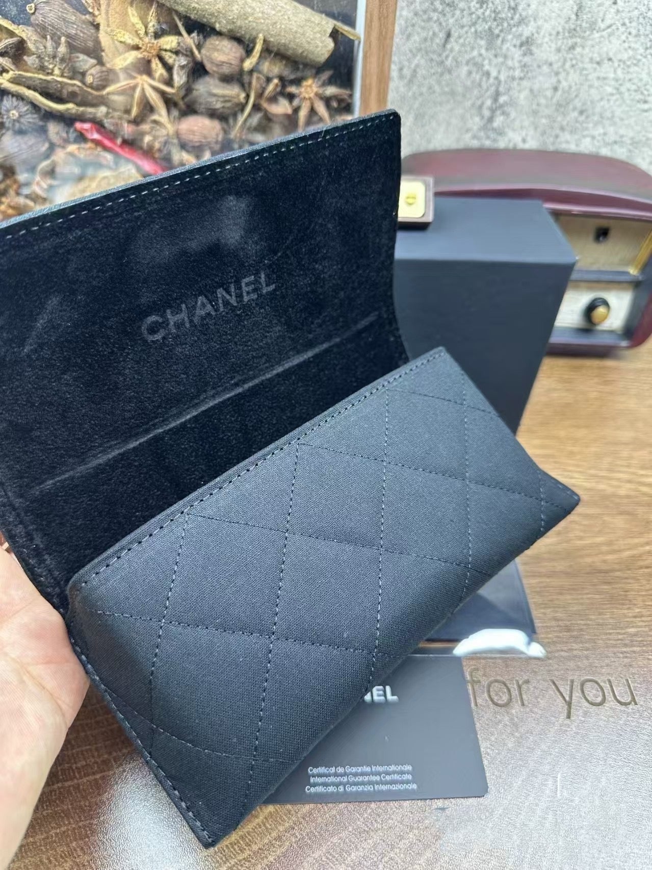 Classic Diamond Lattice Pattern Eyeglasses Case with Metal Accents